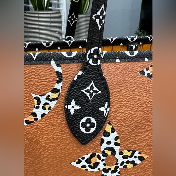 🎉 Authentic Louis Vuitton Monogram Giant Jungle Neverfull MM(No Pouch) - Picture 13 of 16